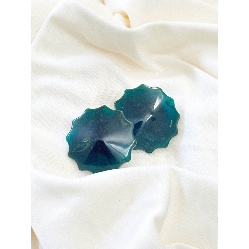 Vintage Acrylic Green Marbled Scallop Edge Clip on Earrings - Picture 5 of 5
